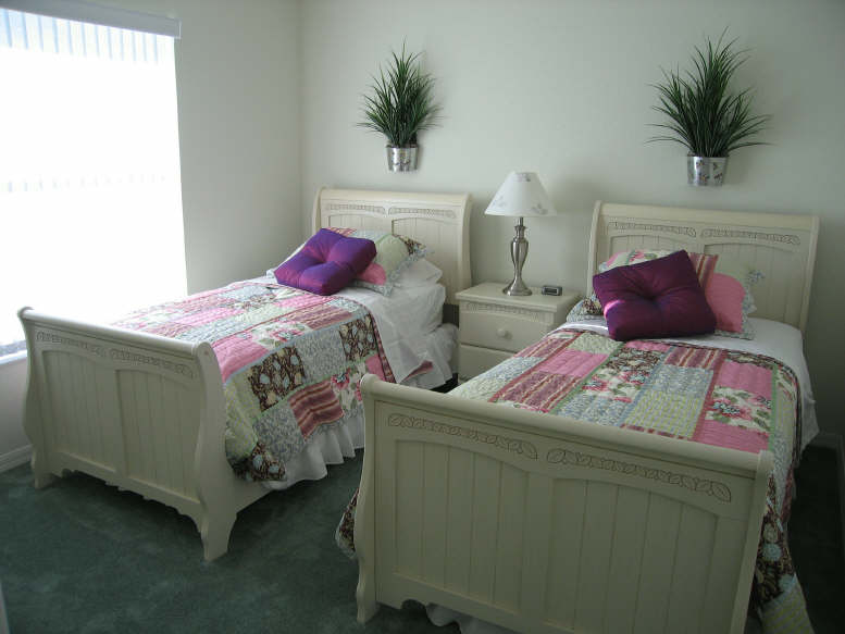 The other twin bedroom
